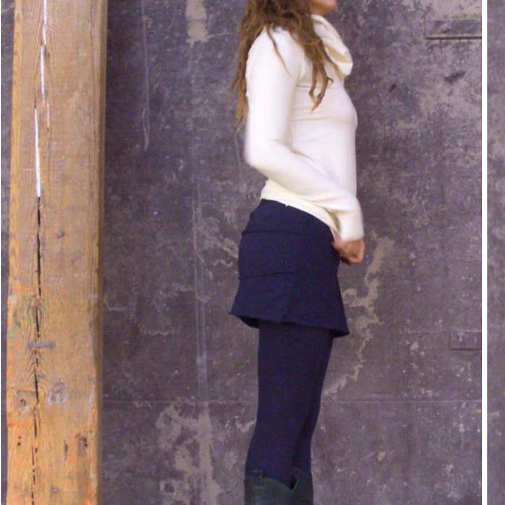 Gaia Conceptions Skirted ruffle butt leggings color midnight size small. - Picture 4 of 7